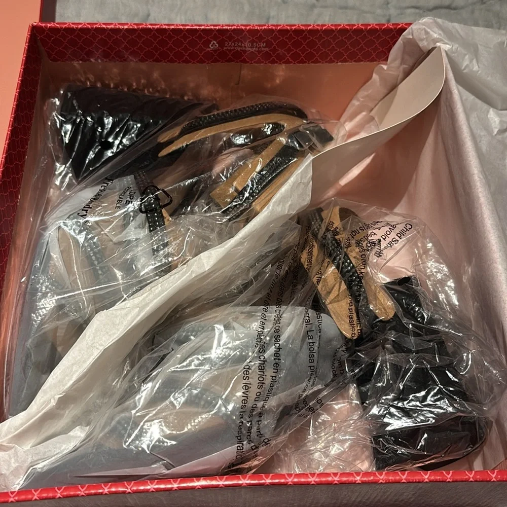 NWT Kelly & Katie Cadeen high heels.